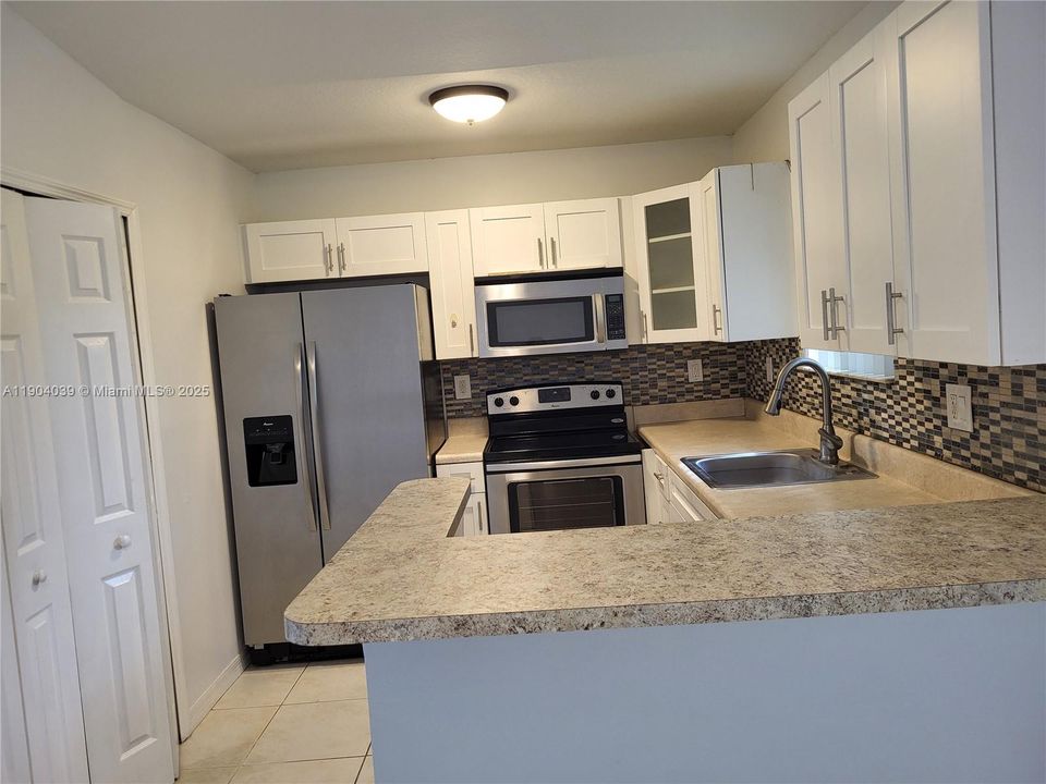 For Rent: $1,850 (3 beds, 2 baths, 1024 Square Feet)