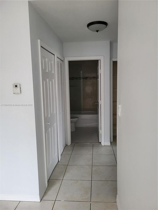 For Rent: $1,850 (3 beds, 2 baths, 1024 Square Feet)