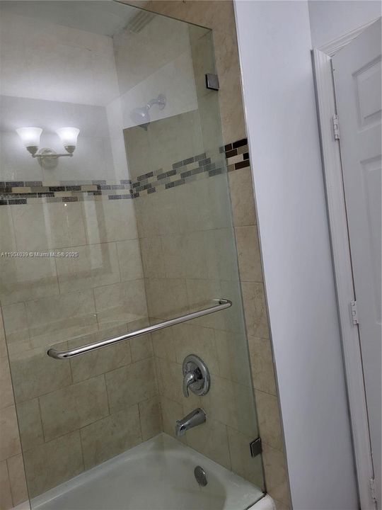 For Rent: $1,850 (3 beds, 2 baths, 1024 Square Feet)