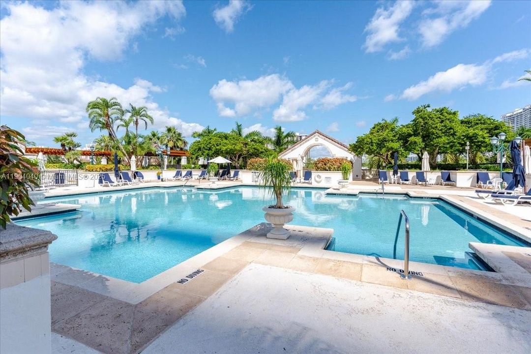 En Renta: $6,800 (2 camas, 3 baños, 2630 Pies cuadrados)