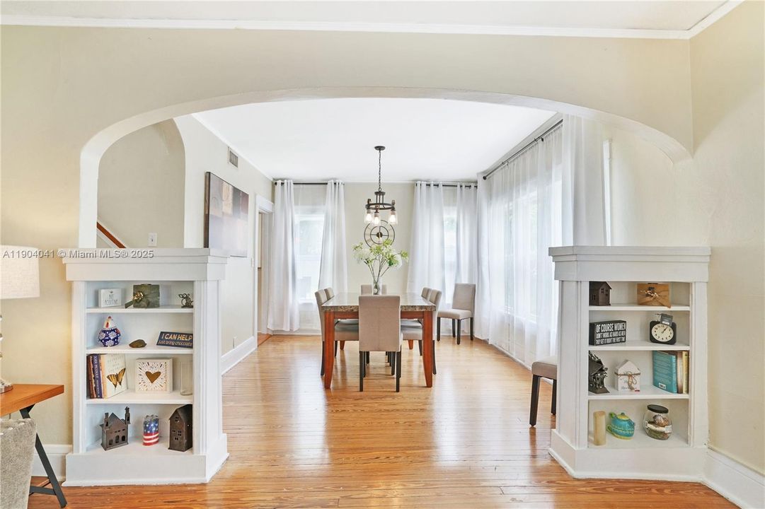 Recently Sold: $1,395,000 (4 beds, 2 baths, 2152 Square Feet)