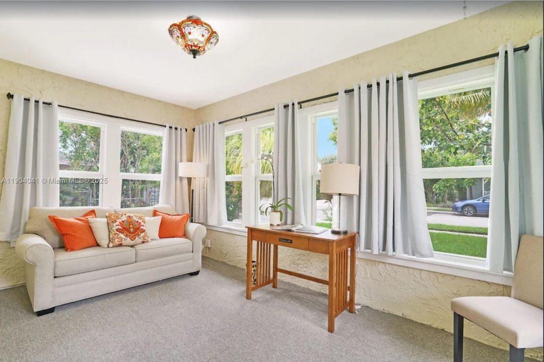 Recently Sold: $1,395,000 (4 beds, 2 baths, 2152 Square Feet)