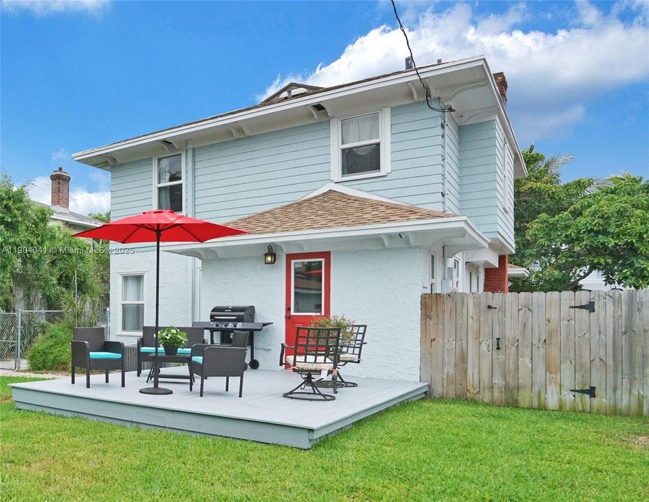 Recently Sold: $1,395,000 (4 beds, 2 baths, 2152 Square Feet)