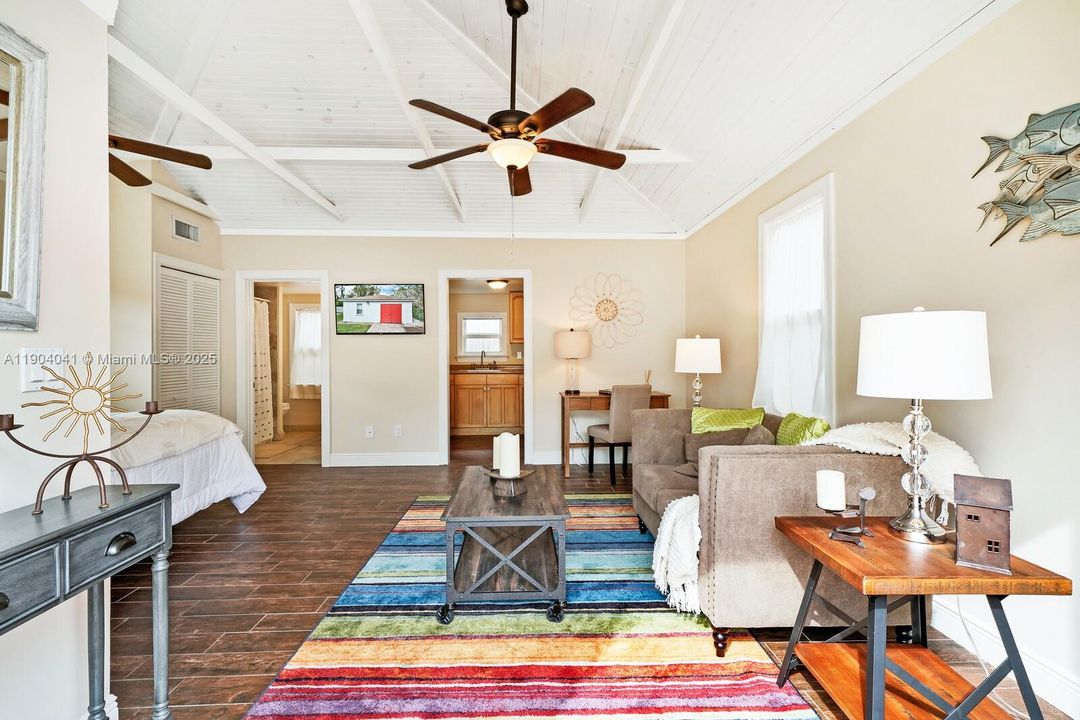 Recently Sold: $1,395,000 (4 beds, 2 baths, 2152 Square Feet)