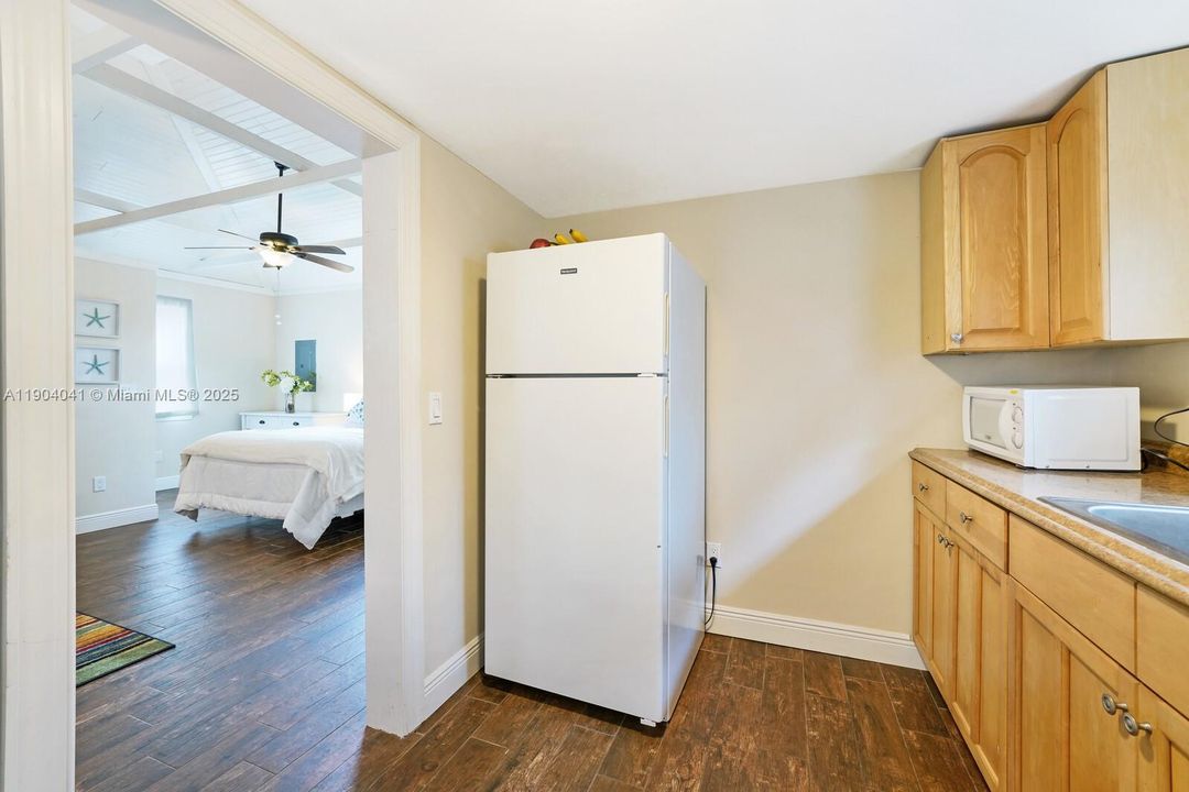 Recently Sold: $1,395,000 (4 beds, 2 baths, 2152 Square Feet)