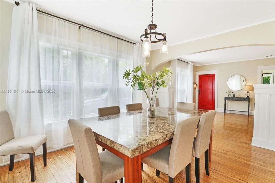 Recently Sold: $1,395,000 (4 beds, 2 baths, 2152 Square Feet)