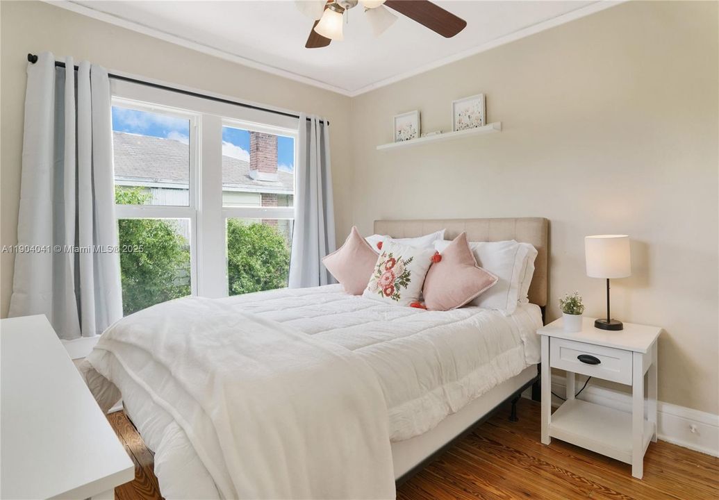 Recently Sold: $1,395,000 (4 beds, 2 baths, 2152 Square Feet)