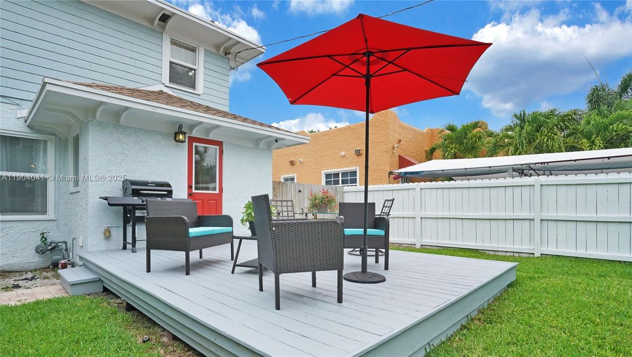 Recently Sold: $1,395,000 (4 beds, 2 baths, 2152 Square Feet)