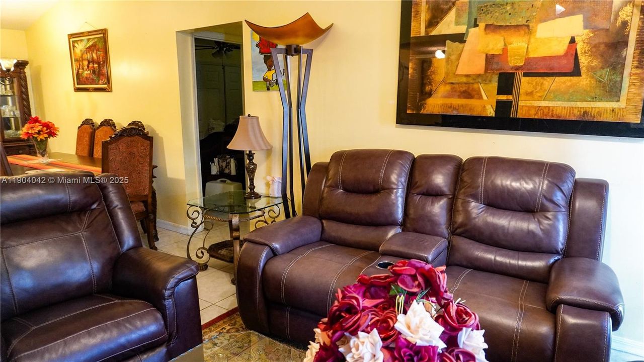 Activo con contrato: $275,000 (3 camas, 2 baños, 1118 Pies cuadrados)