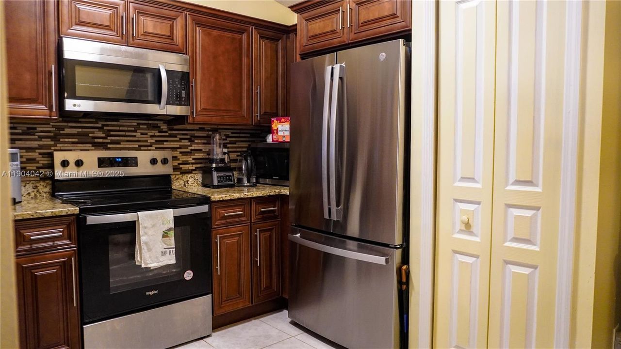 Activo con contrato: $275,000 (3 camas, 2 baños, 1118 Pies cuadrados)