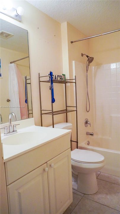 Activo con contrato: $275,000 (3 camas, 2 baños, 1118 Pies cuadrados)