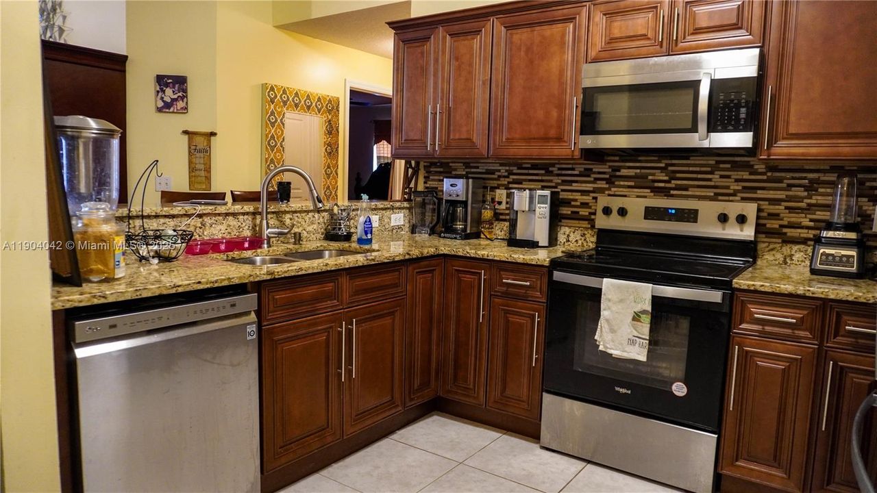 Activo con contrato: $275,000 (3 camas, 2 baños, 1118 Pies cuadrados)