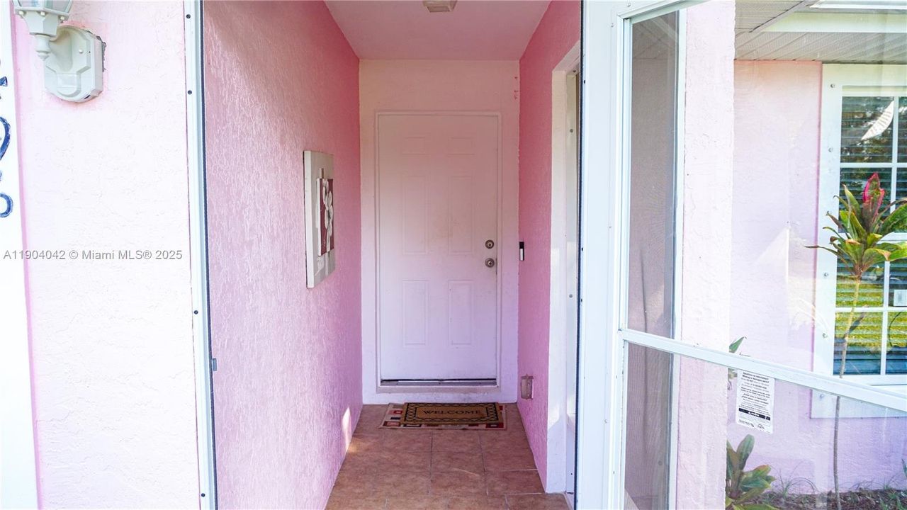 Activo con contrato: $275,000 (3 camas, 2 baños, 1118 Pies cuadrados)