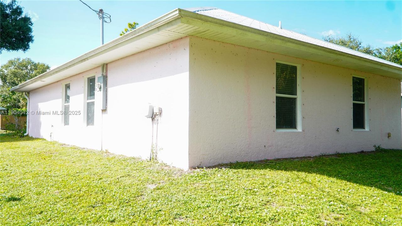 Activo con contrato: $275,000 (3 camas, 2 baños, 1118 Pies cuadrados)