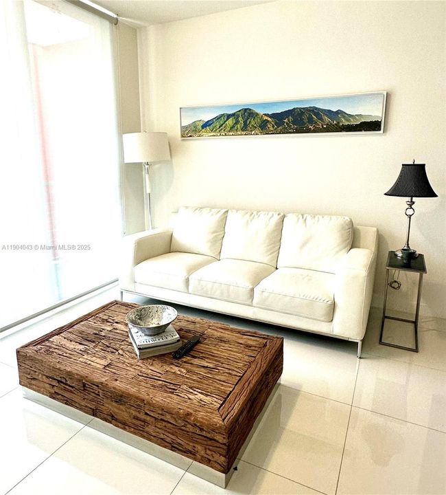 For Rent: $2,350 (1 beds, 1 baths, 765 Square Feet)