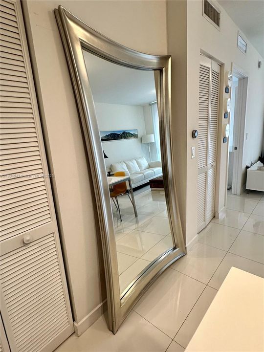 For Rent: $2,350 (1 beds, 1 baths, 765 Square Feet)