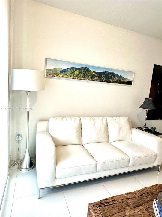 For Rent: $2,350 (1 beds, 1 baths, 765 Square Feet)