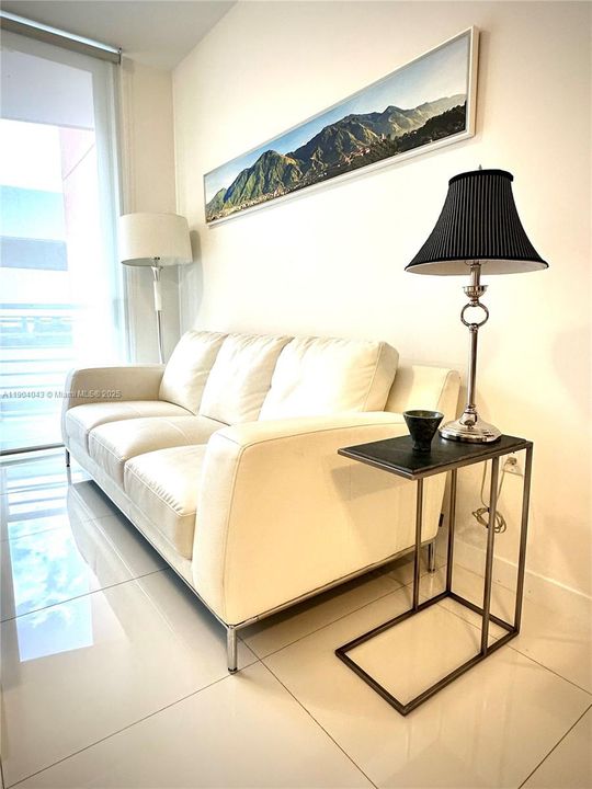 For Rent: $2,350 (1 beds, 1 baths, 765 Square Feet)