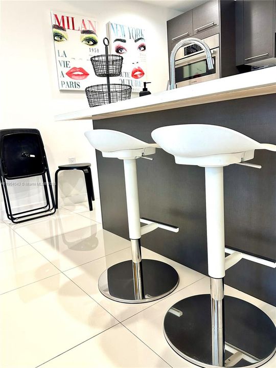 For Rent: $2,350 (1 beds, 1 baths, 765 Square Feet)