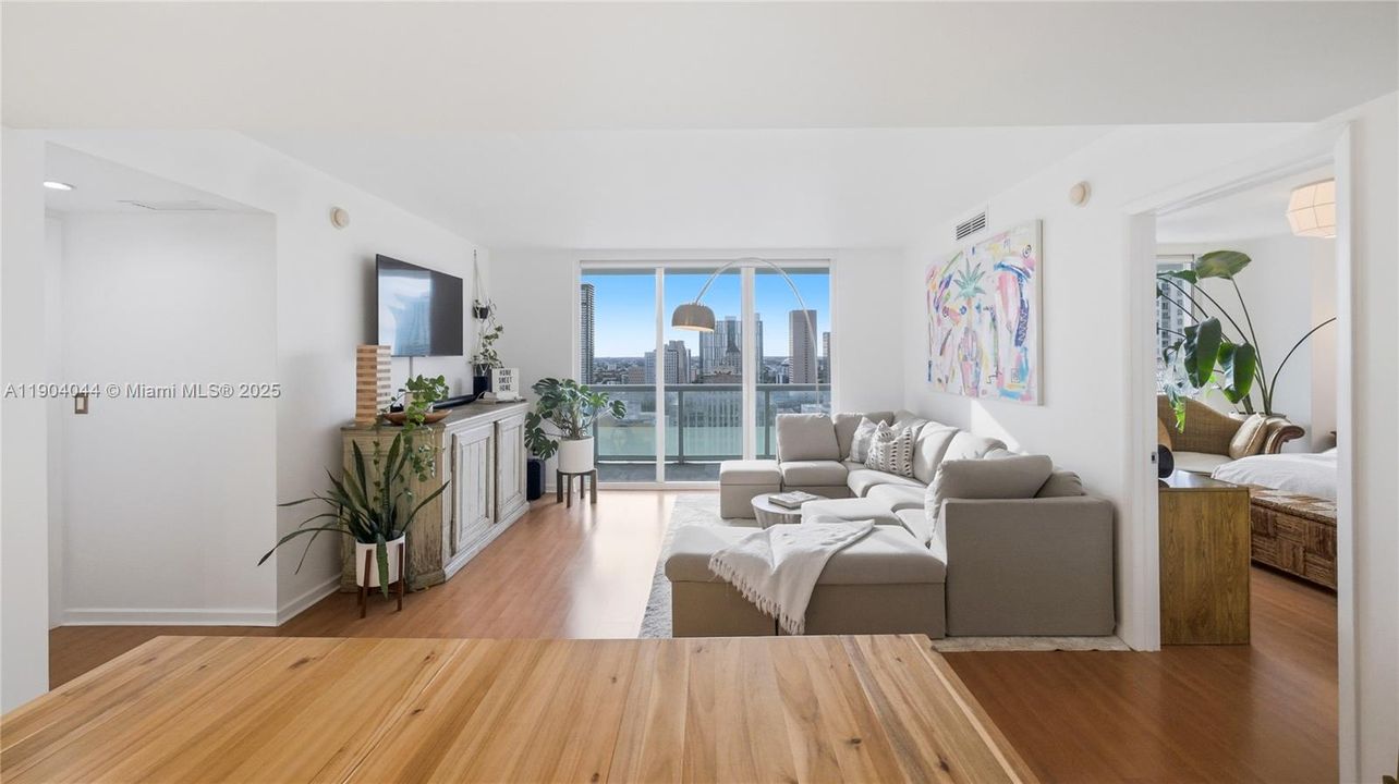 На продажу: $675,000 (2 спален, 2 ванн, 1256 Квадратных фут)