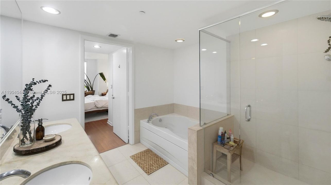 На продажу: $675,000 (2 спален, 2 ванн, 1256 Квадратных фут)