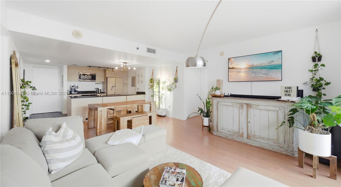 На продажу: $675,000 (2 спален, 2 ванн, 1256 Квадратных фут)