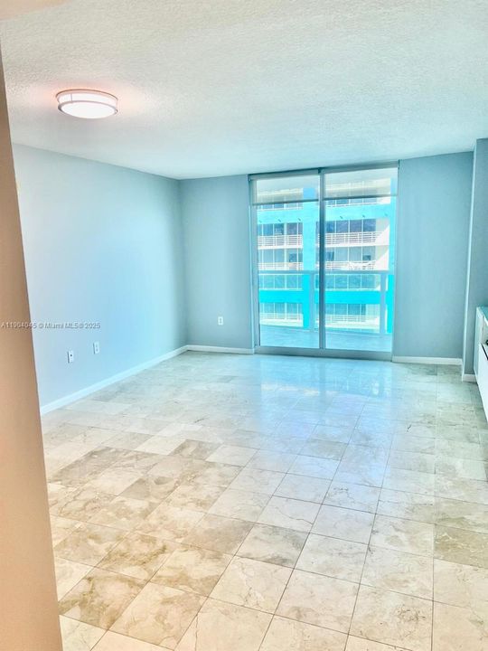 Active With Contract: $3,150 (1 beds, 1 baths, 791 Square Feet)