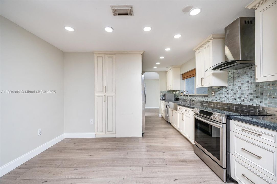 For Sale: $539,995 (3 beds, 2 baths, 1451 Square Feet)