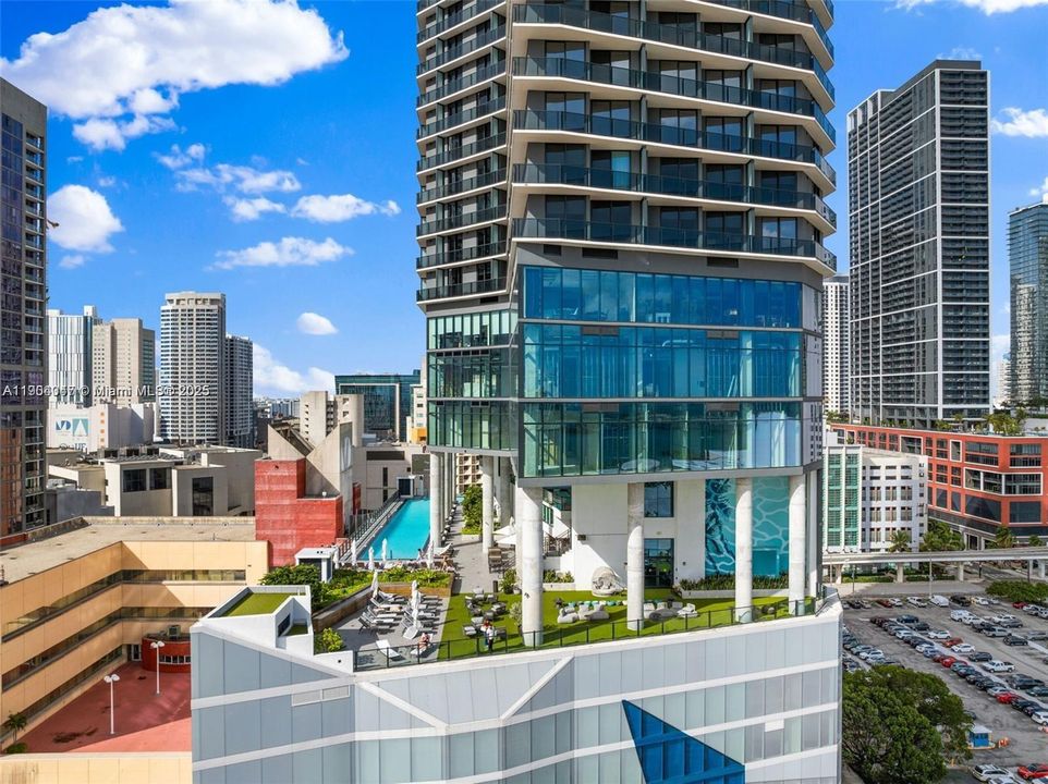 For Rent: $3,000 (1 beds, 1 baths, 430 Square Feet)