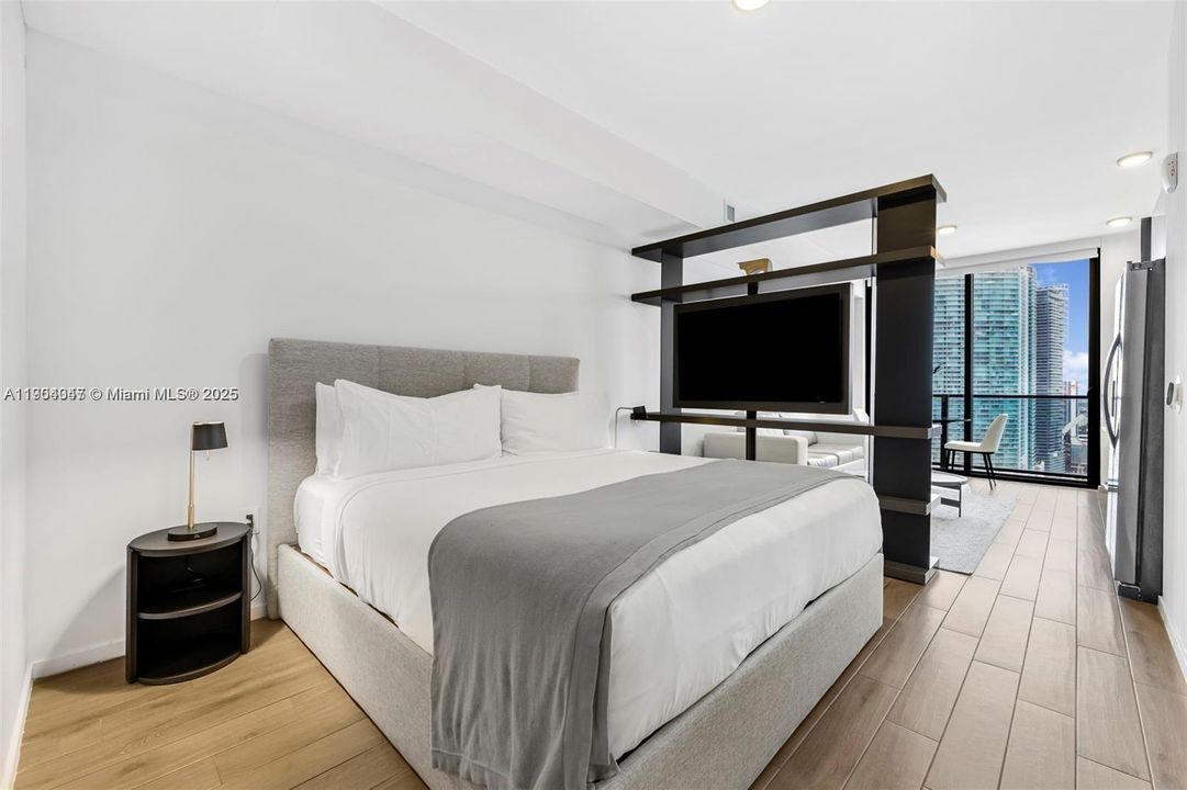 For Rent: $3,000 (1 beds, 1 baths, 430 Square Feet)