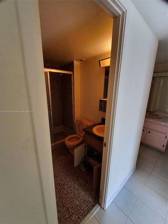 For Sale: $124,999 (1 beds, 2 baths, 861 Square Feet)