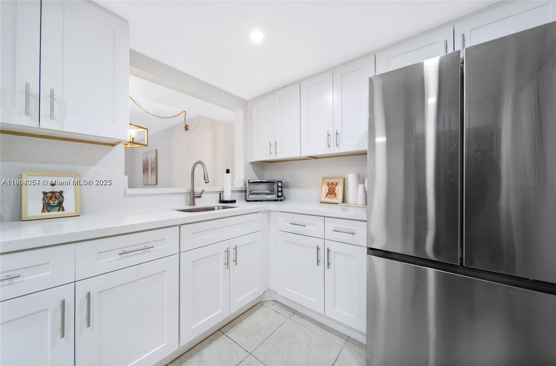 For Rent: $2,200 (2 beds, 2 baths, 965 Square Feet)