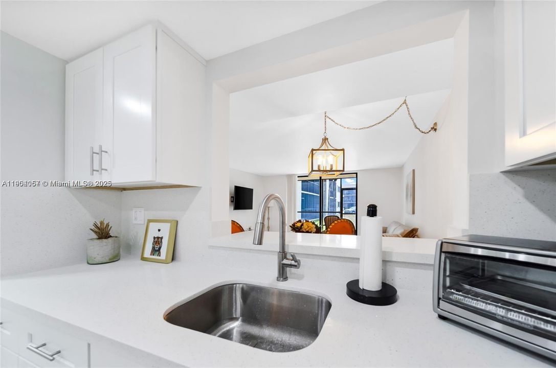 For Rent: $2,200 (2 beds, 2 baths, 965 Square Feet)