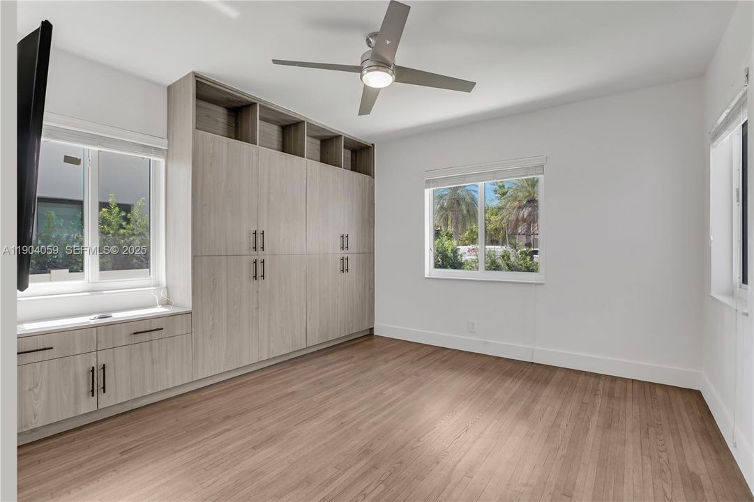 En Venta: $3,295,000 (5 camas, 5 baños, 3141 Pies cuadrados)