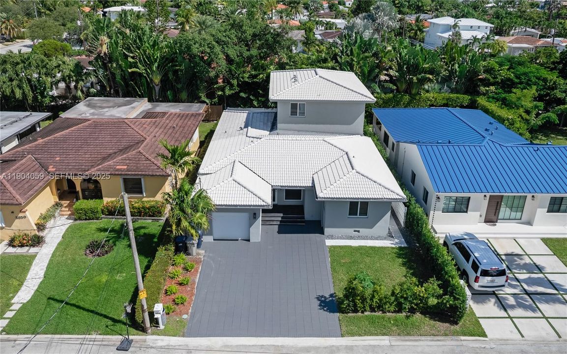 En Venta: $3,295,000 (5 camas, 5 baños, 3141 Pies cuadrados)