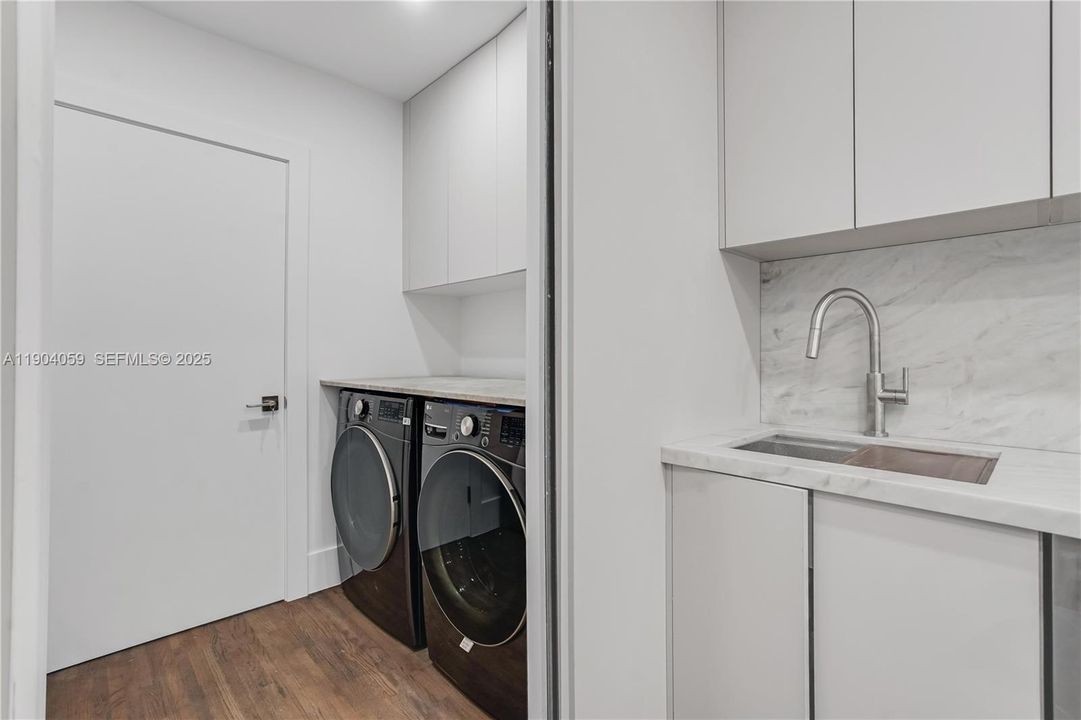 En Venta: $3,295,000 (5 camas, 5 baños, 3141 Pies cuadrados)