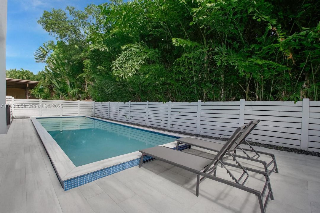 En Venta: $3,295,000 (5 camas, 5 baños, 3141 Pies cuadrados)