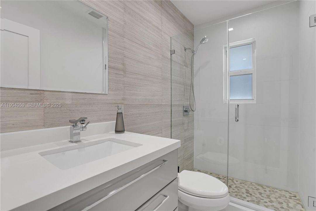 En Venta: $3,295,000 (5 camas, 5 baños, 3141 Pies cuadrados)