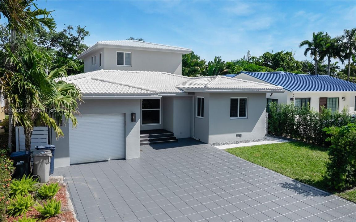 En Venta: $3,295,000 (5 camas, 5 baños, 3141 Pies cuadrados)