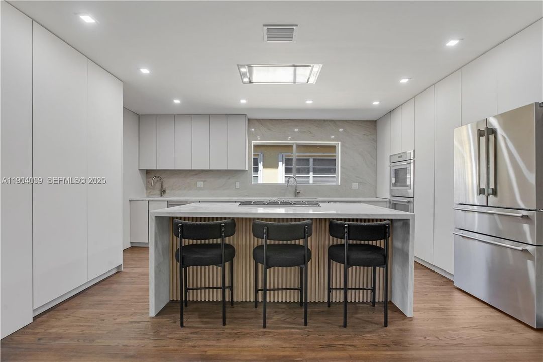 En Venta: $3,295,000 (5 camas, 5 baños, 3141 Pies cuadrados)