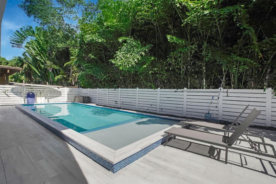 En Venta: $3,295,000 (5 camas, 5 baños, 3141 Pies cuadrados)