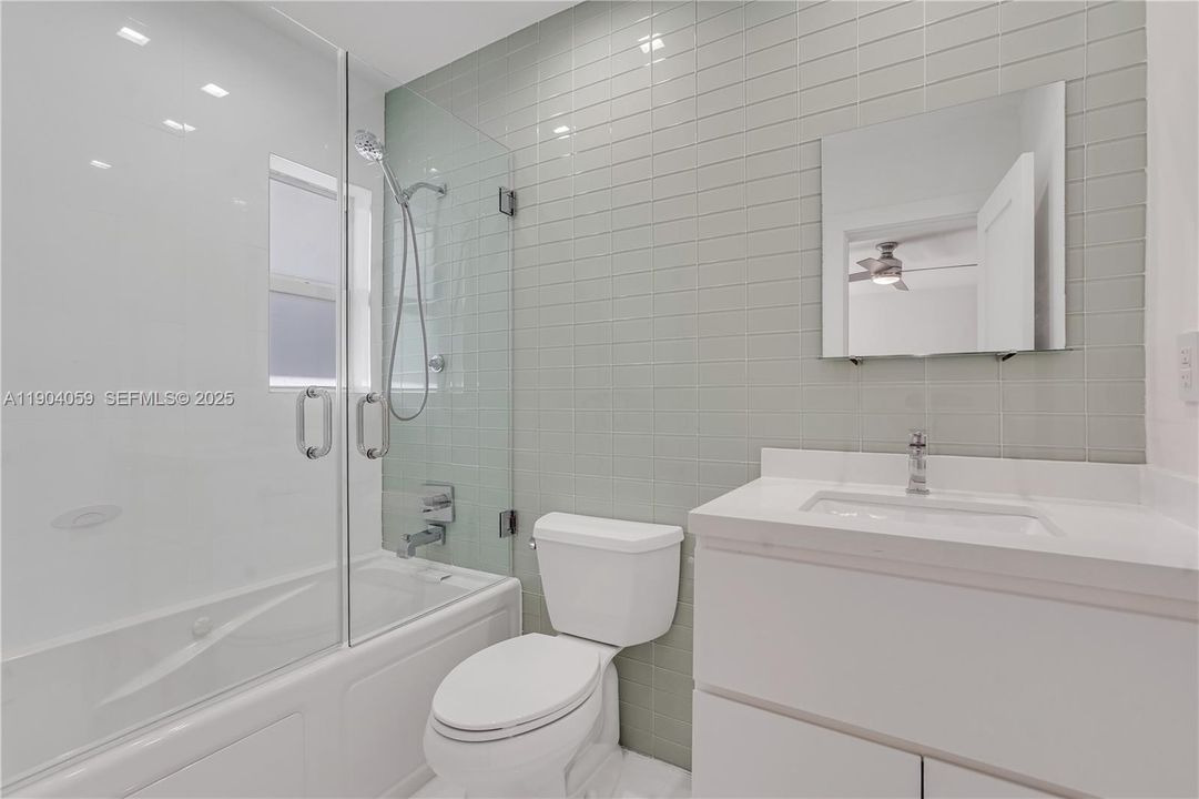 En Venta: $3,295,000 (5 camas, 5 baños, 3141 Pies cuadrados)