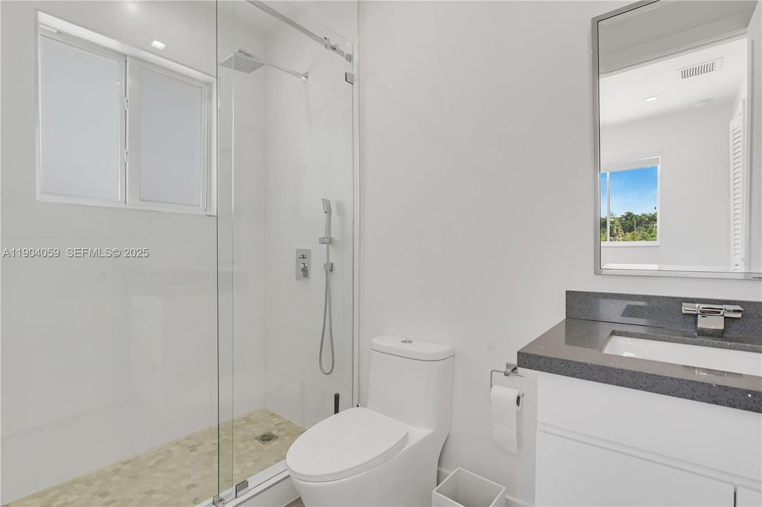 En Venta: $3,295,000 (5 camas, 5 baños, 3141 Pies cuadrados)