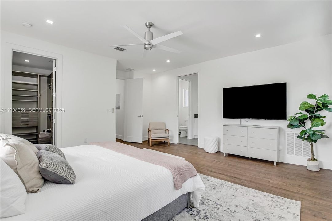 En Venta: $3,295,000 (5 camas, 5 baños, 3141 Pies cuadrados)