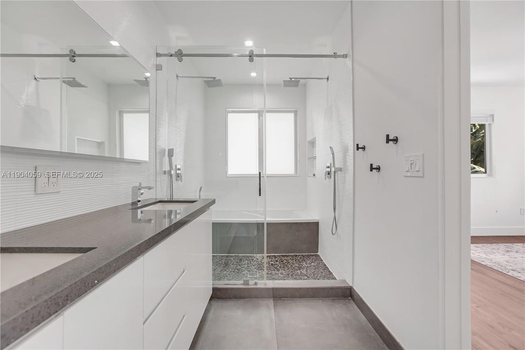 En Venta: $3,295,000 (5 camas, 5 baños, 3141 Pies cuadrados)