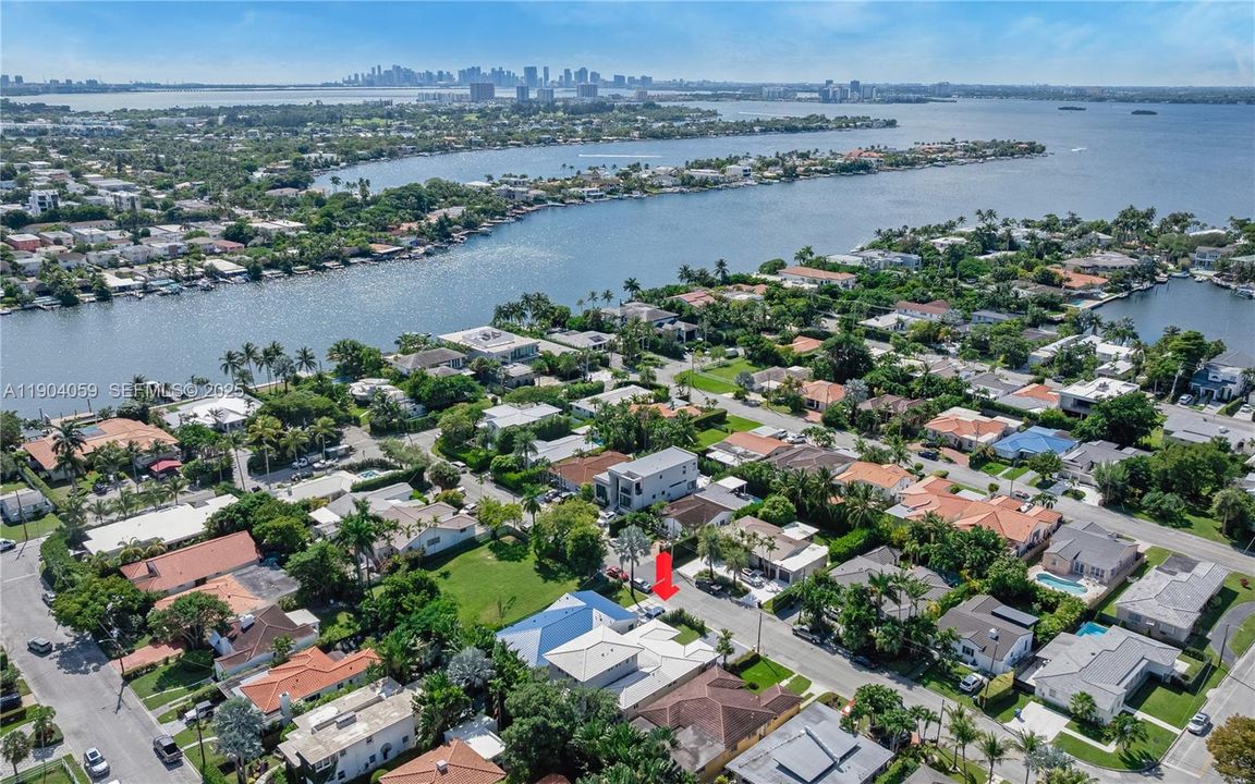 En Venta: $3,295,000 (5 camas, 5 baños, 3141 Pies cuadrados)