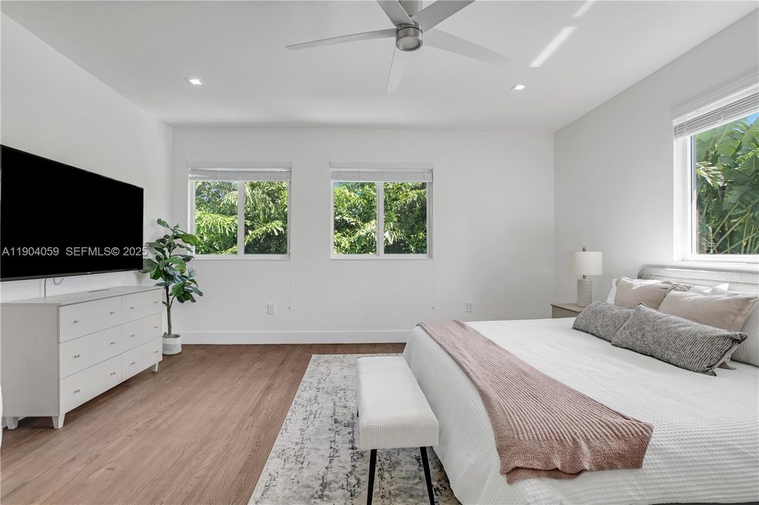 En Venta: $3,295,000 (5 camas, 5 baños, 3141 Pies cuadrados)