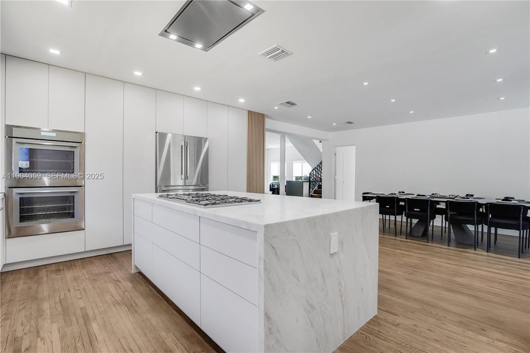 En Venta: $3,295,000 (5 camas, 5 baños, 3141 Pies cuadrados)