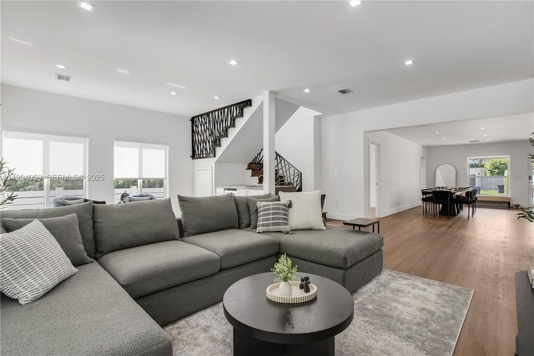 En Venta: $3,295,000 (5 camas, 5 baños, 3141 Pies cuadrados)