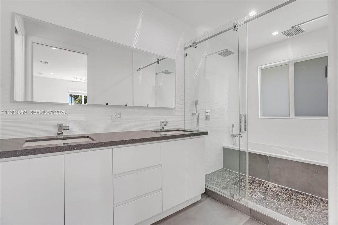 En Venta: $3,295,000 (5 camas, 5 baños, 3141 Pies cuadrados)